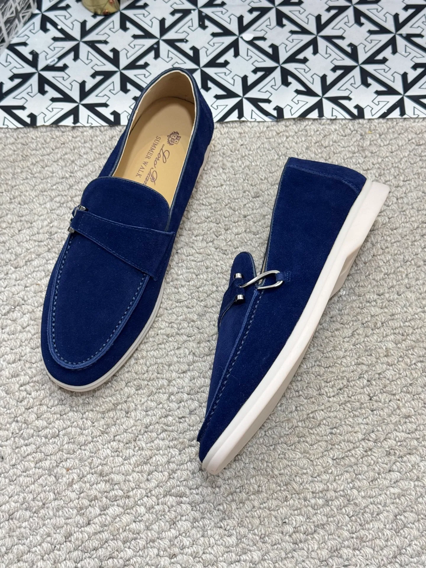 Men's men's shoes 💰380 [New model] 🍓🍓Loro Piana - LP couple model. The new moccasins are made of water-repellent treated suede uppers with rubber soles, a classic. The complex craftsmanship and meticulous structure make the shoes light and soft, allowing you to walk comfortably and freely. Perfect for wearing at the beach or out in the water during the summer. Size: 35-44 (45 customized MH)